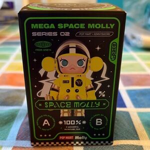 👽🛸👽 POP MART MEGA SPACE MOLLY 100% SERIES 2 -B  👽🛸👽  NWT 👽🛸👽